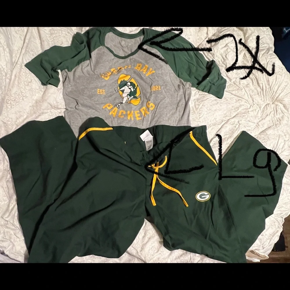 Clothes - Picture 2 of 14